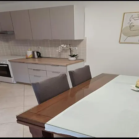 Appartement Alba - Three Bedroom With Loggia
