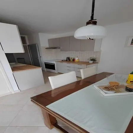 Appartement Alba - Three Bedroom With Loggia *