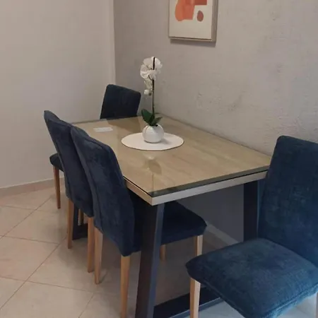 Alba - Three Bedroom With Loggia *