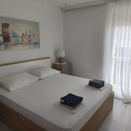 Apartman Alba - Three Bedroom With Loggia *