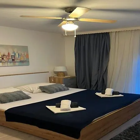 Alba - Three Bedroom With Loggia Apartman *