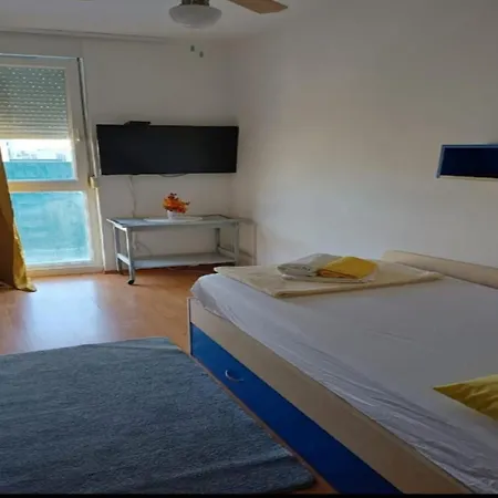 Apartment Alba - Three Bedroom With Loggia
